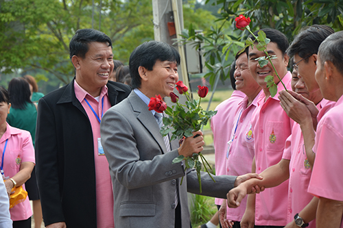 บนเส้นทางคุรุเกียรติยศ
