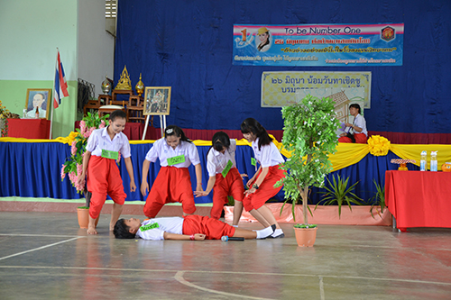 ประณตน้อมสุนทรภู่ รอบรู้ยาเสพติด