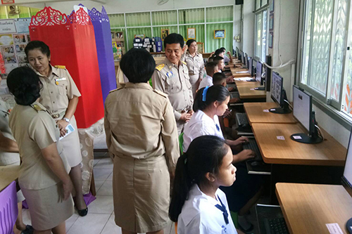 องค์การบริหารส่วนจังหวัดพะเยามอบเงินสนับสนุนโครงการห้อง E-Library