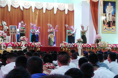 องค์การบริหารส่วนจังหวัดพะเยามอบเงินสนับสนุนโครงการห้อง E-Library