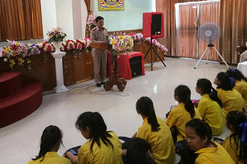 องค์การบริหารส่วนจังหวัดพะเยามอบเงินสนับสนุนโครงการห้อง E-Library