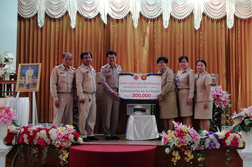 องค์การบริหารส่วนจังหวัดพะเยามอบเงินสนับสนุนโครงการห้อง E-Library