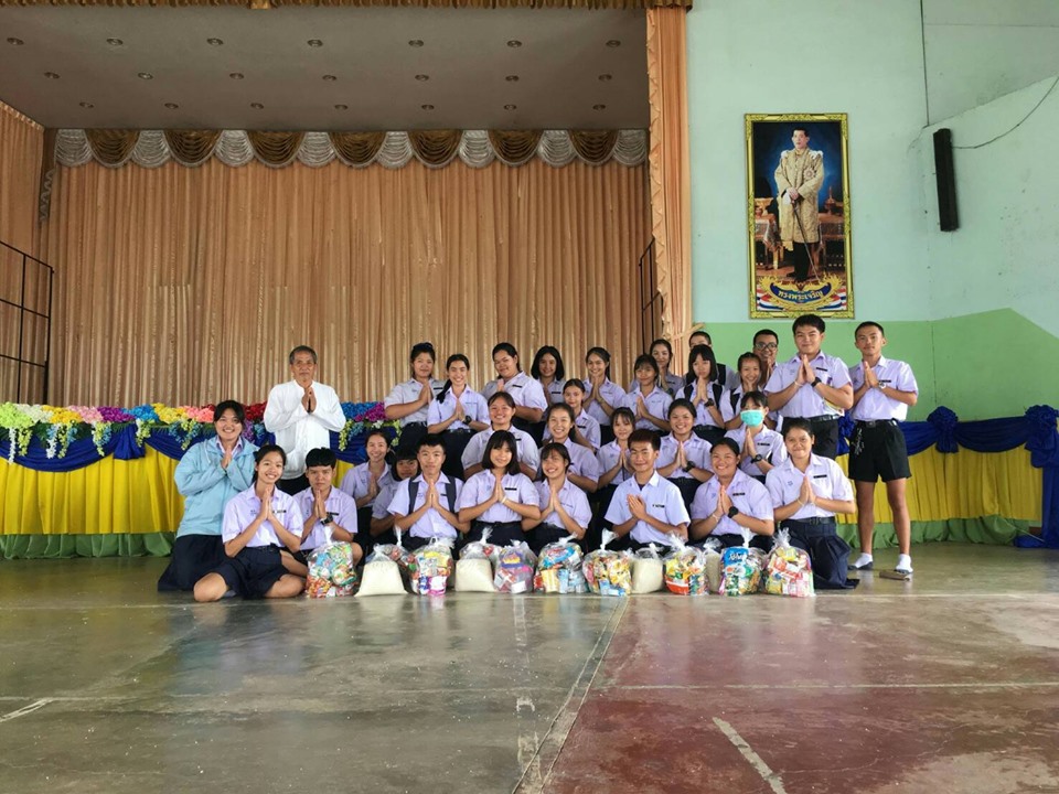 สภานักเรียนโรงเรียนดงเจนวิทยาคมร่วมบริจาคข้าวสารและอาหารแห้ง