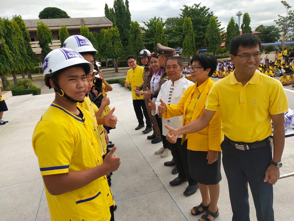 โครงการรณรงค์ขับขี่ปลอดภัยใส่หมวกนิรภัย 100% โดยชมรม RSC