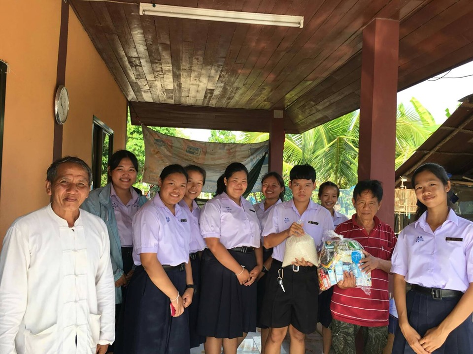 สภานักเรียนโรงเรียนดงเจนวิทยาคมร่วมบริจาคข้าวสารและอาหารแห้ง